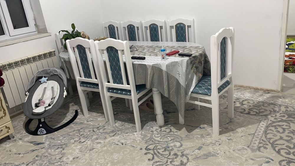 Продам стол с стулями
