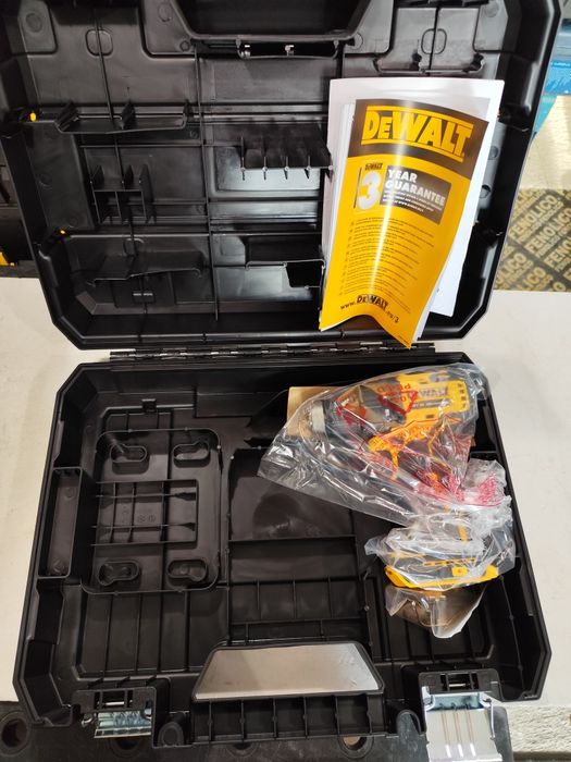 Акумулаторен безчетков винтоверт Девалт DeWALT DCD708NT