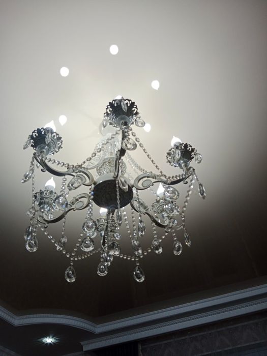 продам 2 люстра в отличном состоянии