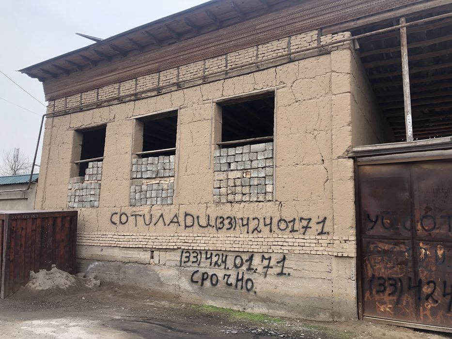 Toshmi postidan 5 km kirganda Uy sotiladi tutzor havasi orqasida