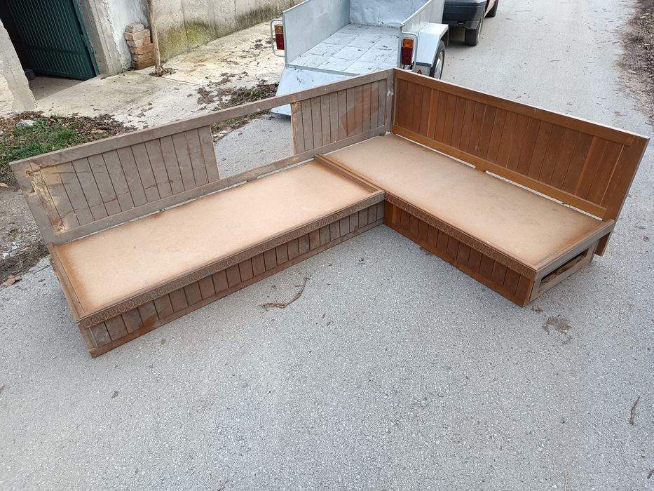 Здрави, запазени миндерчета, ръчна изработка, дърворезба.