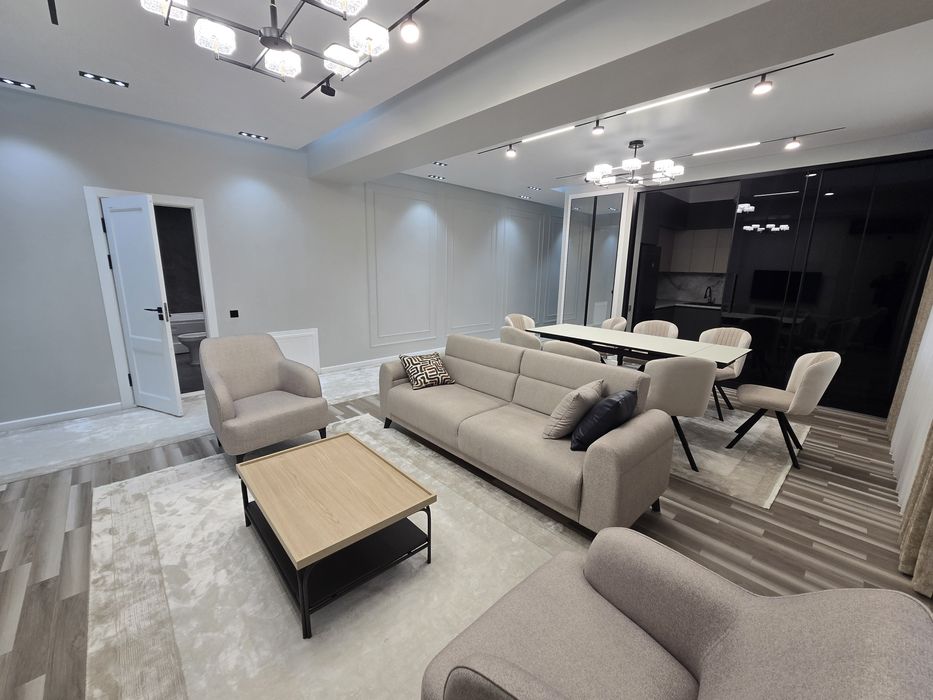 Luks uy sotiladi muxayo birja oldida evro 4 xona