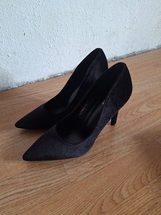 Нови обувки с ток