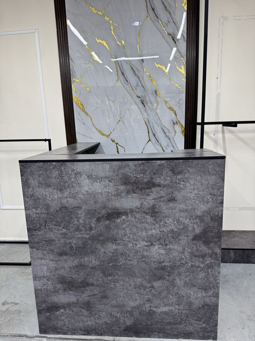 Стойка для одежды, ресепшн