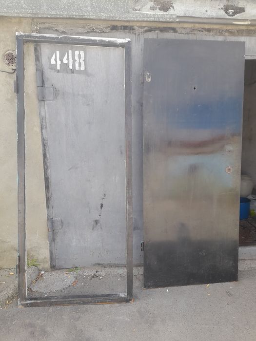Продам железную дверь