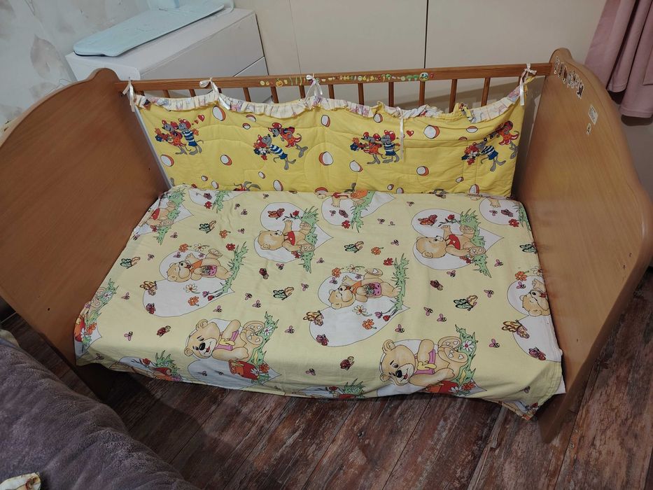 детско  легло запазено