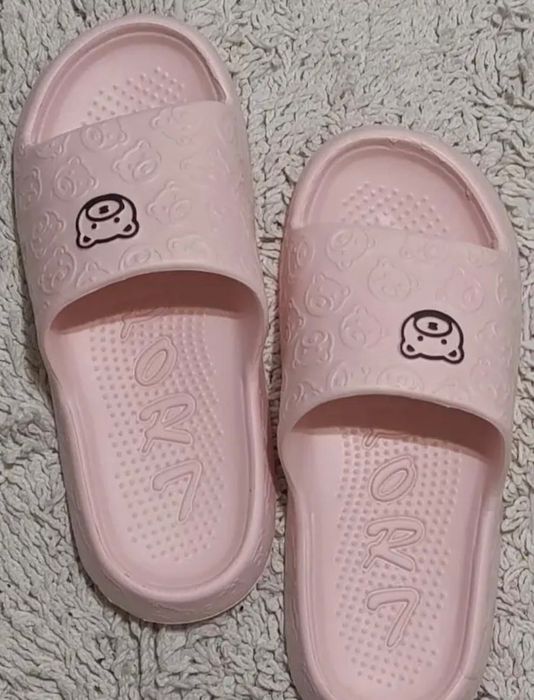 Papuci de damă. Mărimea 36 (23,5-24 cm).