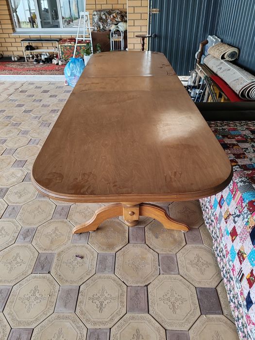 Продожа мебеля стол и диван