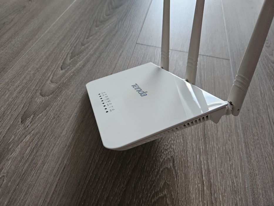 Router Tenda N300, alb