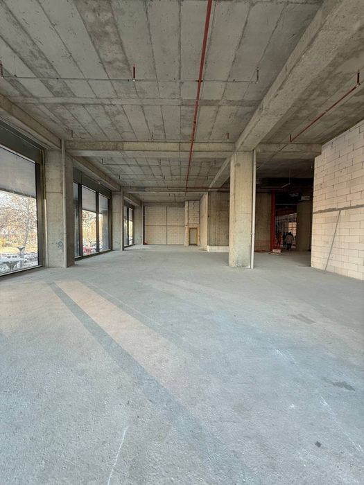 Бабура ТЦ “Piramit Mall” Коммерческое помещение, 562,4м2. Первая линия