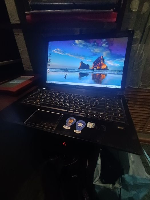 Продам ноутбук Леонова v560на запчасти