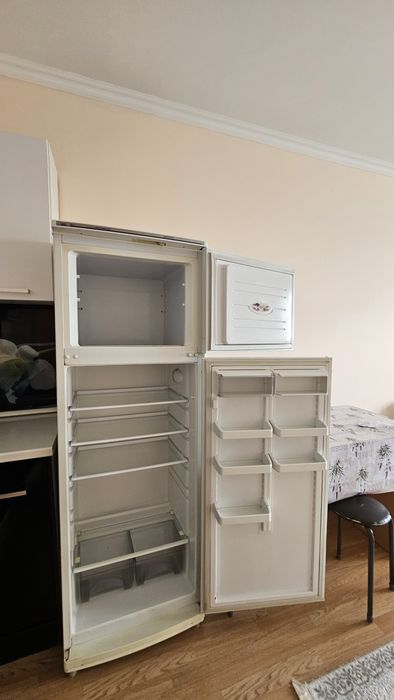 Продам срочно холодильник Атлант