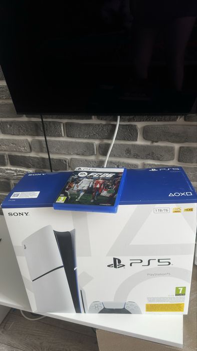 Продам PS5 Slim.