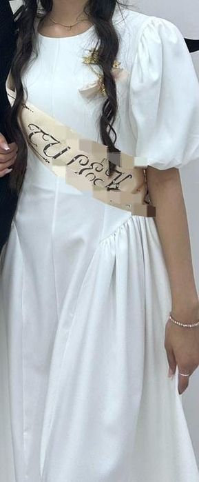 Продам белое платье на выпуской или на вечер