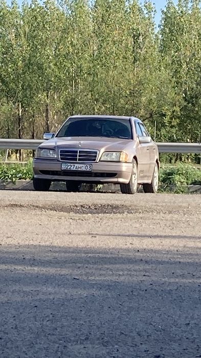 Продам Мерседес 202 2.8 обьем с класс