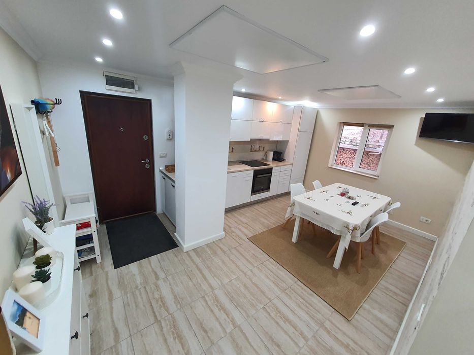 Vand apartament cu 2 camere in Baile Herculane.