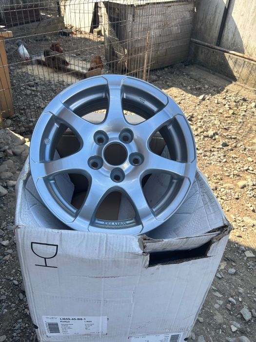 Vând 4 jante noi. Rog seriozitate mai multe detalii în privat 0793596353