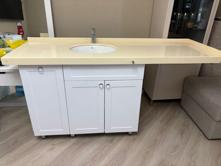 Шкаф в месте столешницы