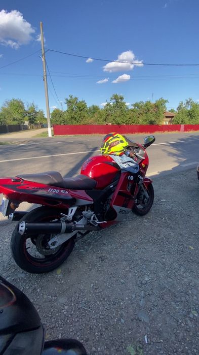 Honda cbr super black bird 1100