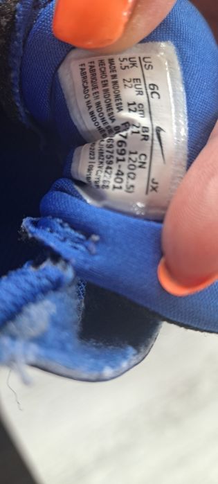 Маратонки nike 22