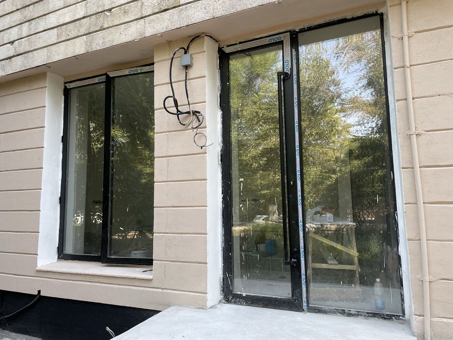 Алюминивые двери входные