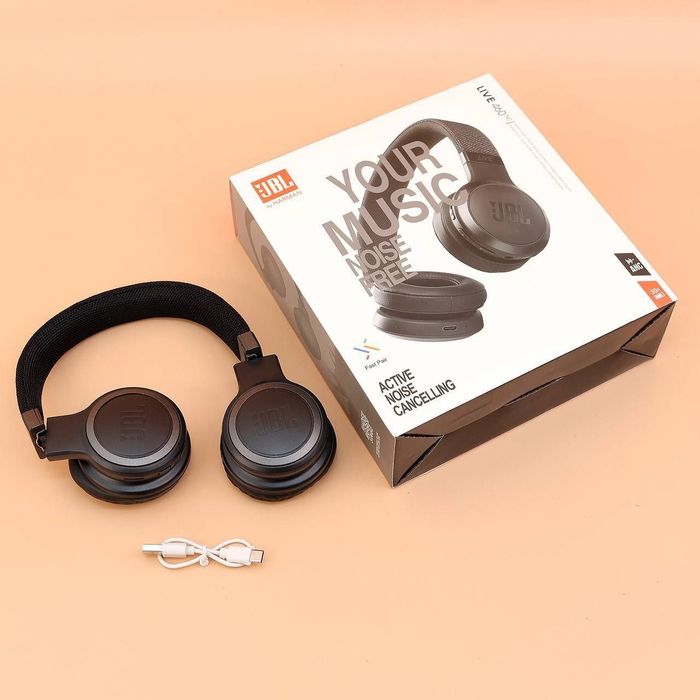 Naushnik qora rangii