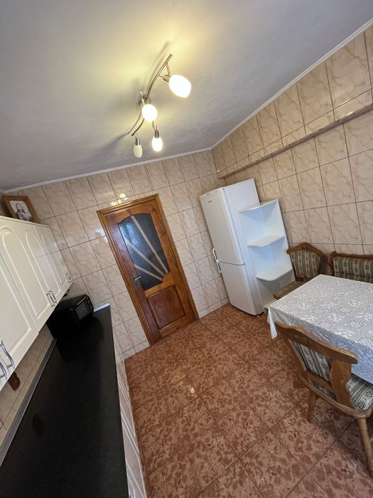 Inchiriez apartament cu 2 camere