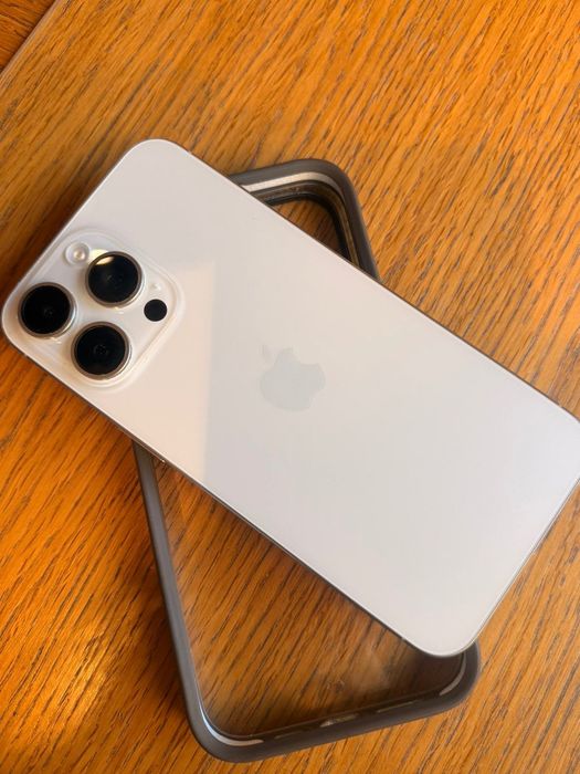 Продавам iPhone 15 Pro Max 256 GB