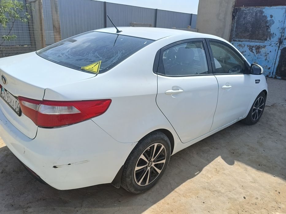 Продам автомобиль Kia Rio 2015