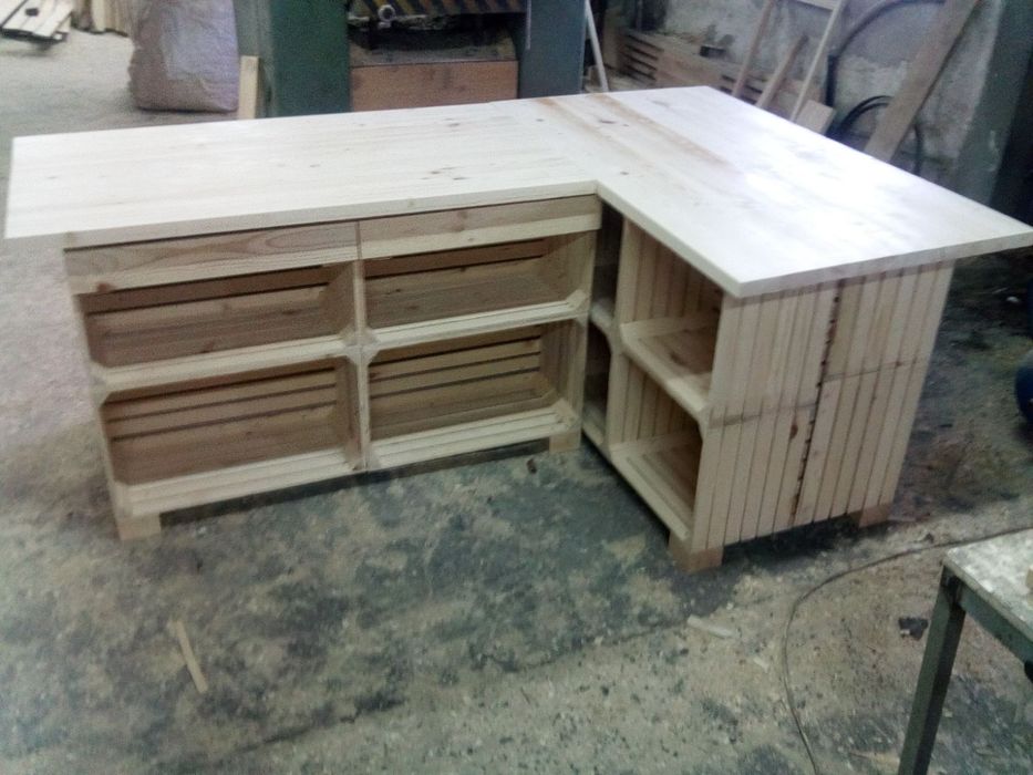 Щанд маса от масивна дървесина