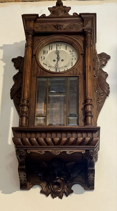 Ceas de perete vintage, mecanic, din lemn masiv sculptat