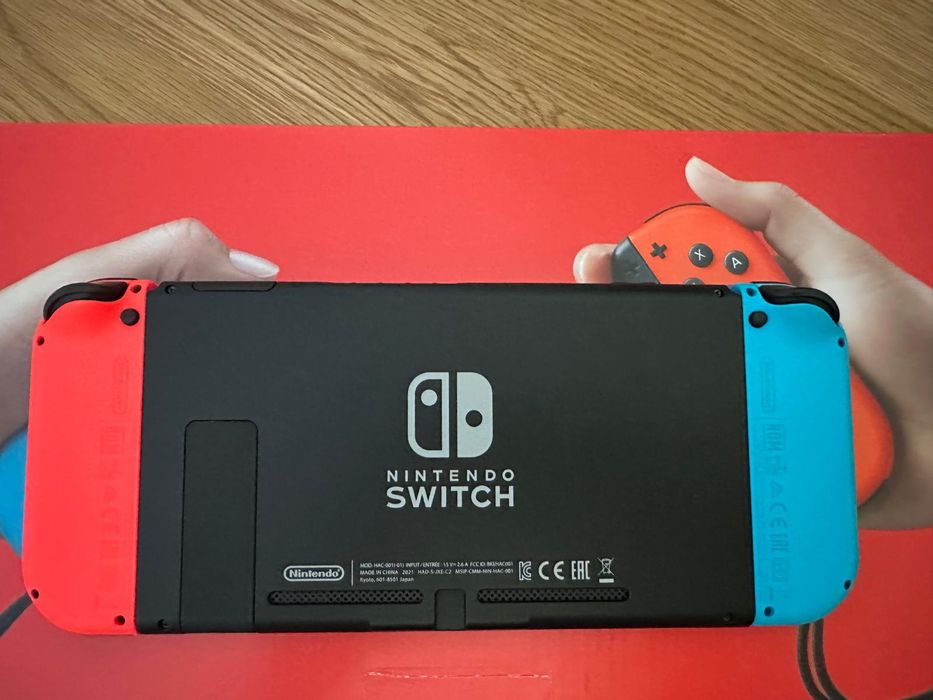 Nintendo Switch 1 с две игри подарък