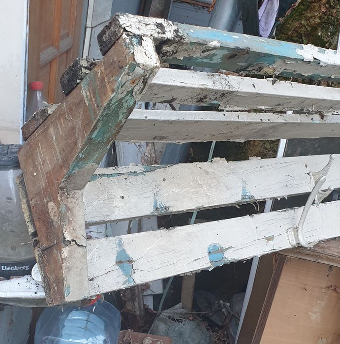 Продам деревянную вешалку.