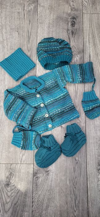 Costumas tricotat bebelusi