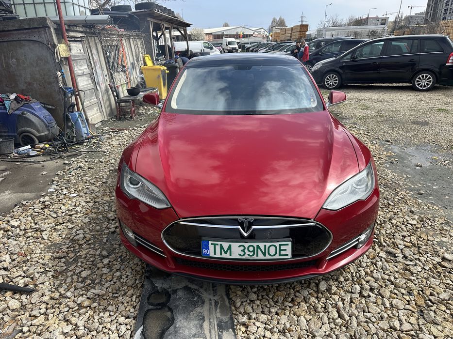 Tesla S/2014/Free supercarging for life/85kw/Full-17.990