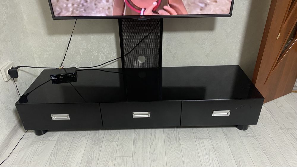 Подставка под телевизор