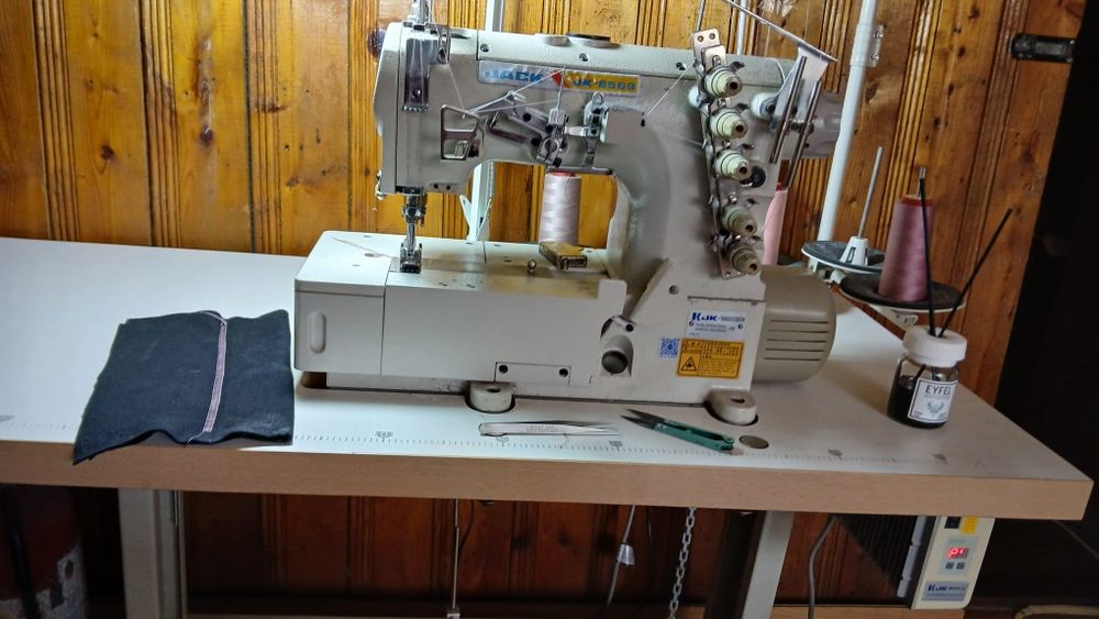 Masina de cusut UBER JACK Industriala!