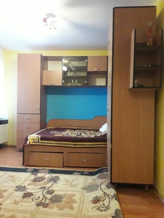 Închiriez garsoniera