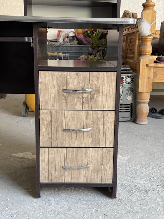 Yaxshi holatdagi dars stoli sotiladi