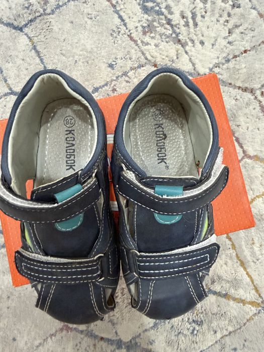 Продам сандали на 28 размер