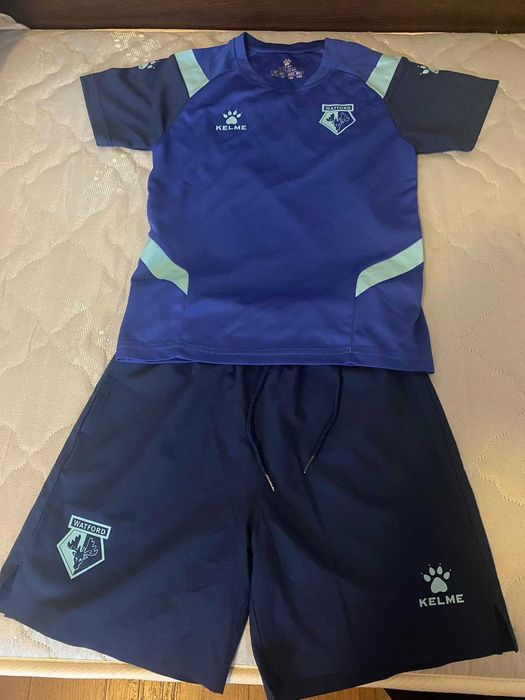 Детски футболен комплект 10-12 г. Перфектно състояние