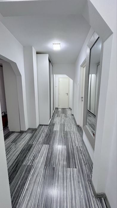 Proprietar vand apartament cu 4 camere