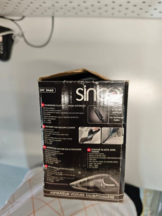 Автомобильный пылесос.