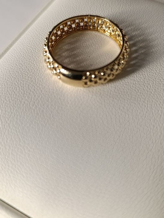 Золотое кольцо, проба 585, вес 1,81 гр, размер 18