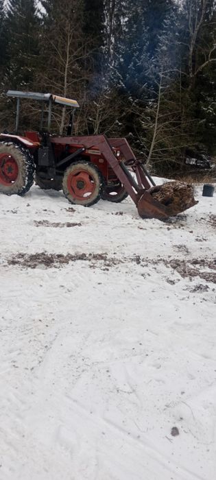 Tractor cu incarcator frontal