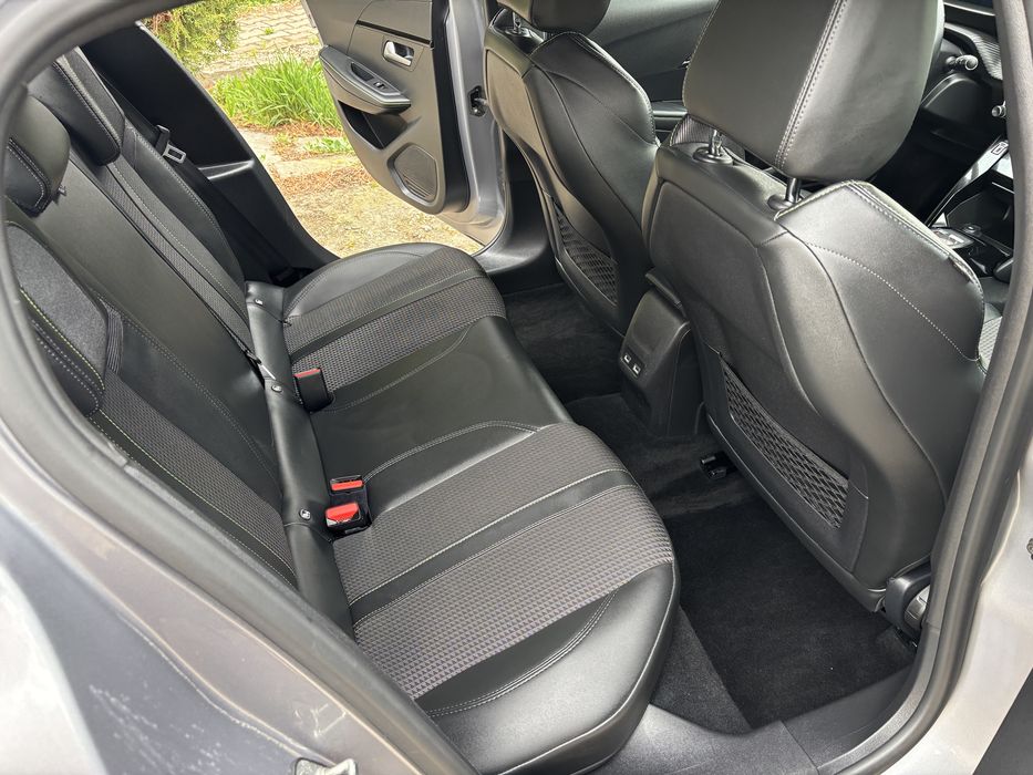 Peugeot e-208 gt
