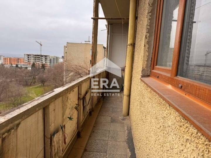 ЕКСКЛУЗИВНО! Изцяло южна, разширена гарсониера в предпочитаната част н