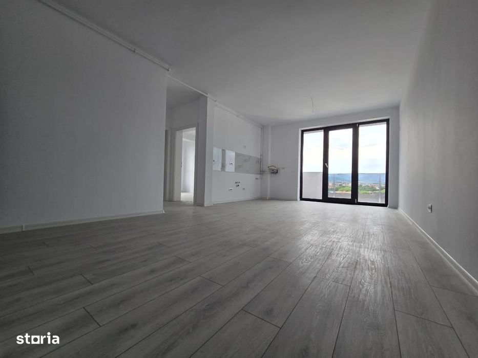 De vanzare Apartament 3 camere, zona Centru Bloc Nou.