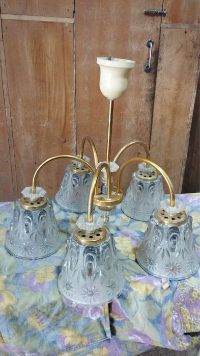 Продаётся люстра.