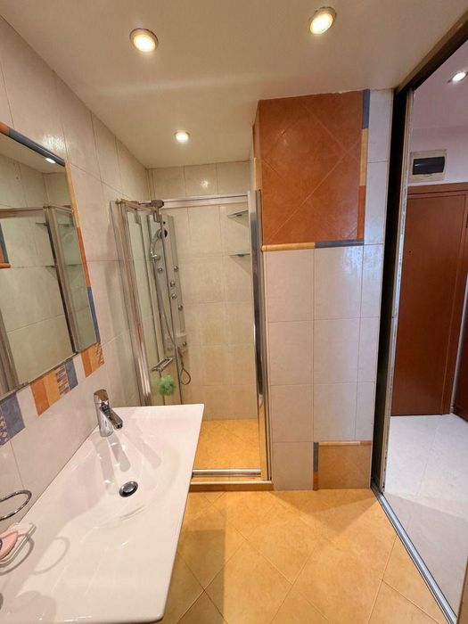 Дава се под наем Тристаен апартамент в София, Център - 70 кв.м за 946.56 € - Снимка #7